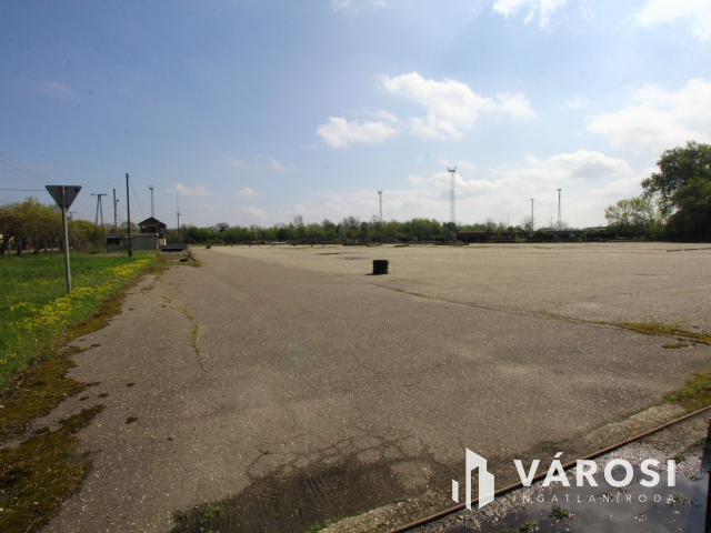 Szentesen a vasút állomásnál.