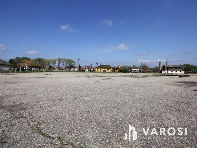 Szentesen a vasút állomásnál.