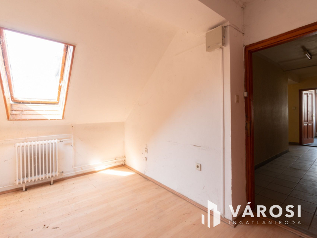 Siófok belvárosában a főtéren 591 nm lakóterű ingatlan eladó