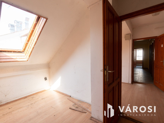 Siófok belvárosában a főtéren 591 nm lakóterű ingatlan eladó