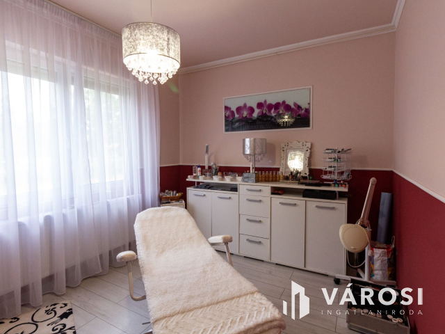 Mindszent központjától 5 perc sétára.