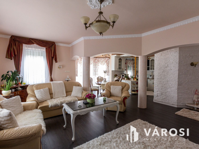 Mindszent központjától 5 perc sétára.