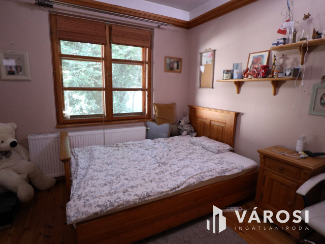 Gyönyörű, kertkapcsolatos otthon, lehetőségekkel.