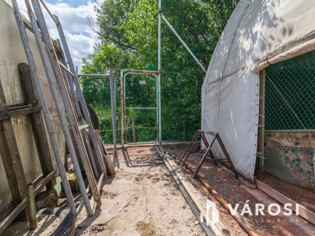 Bejáratott Sportlétesítmény eladó Sóskúton!