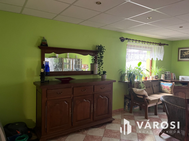 Kis-dunához közel családi ház eladó Kiskunlacházán!