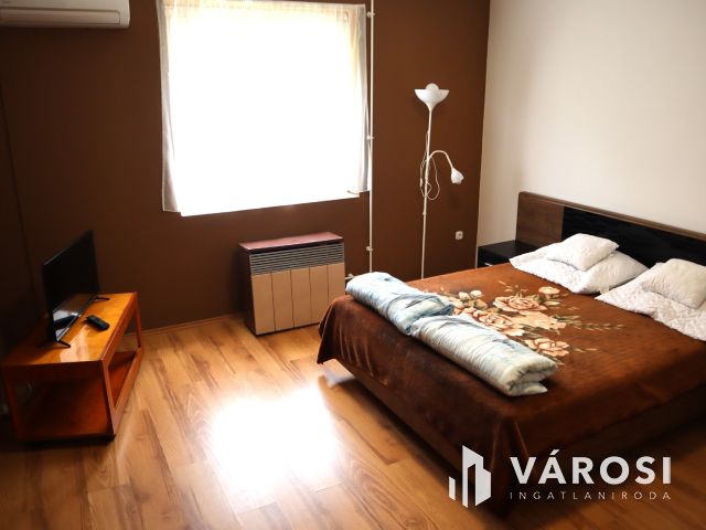 4 apartmanos családi ház eladó Sóstón