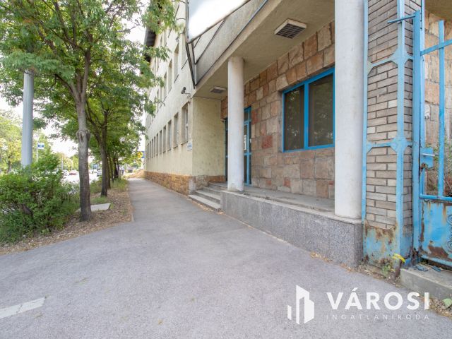 3 szintes, szintenként 512 m2-es irodaház 180 m2es raktárral