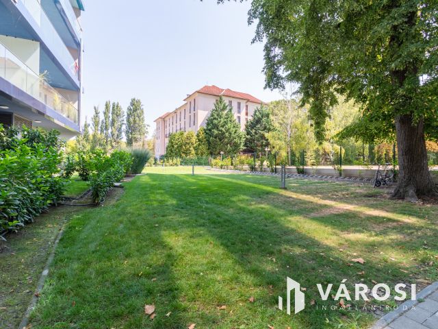 Bútorozott Luxuslakás Balatonföldváron – Azonnal költözhető