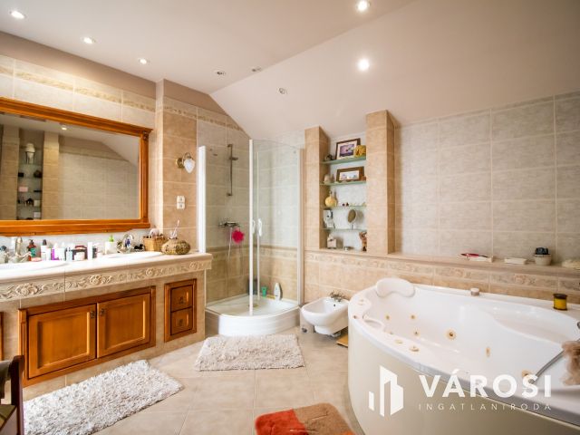 Otthonos álomház a Ráchegyen