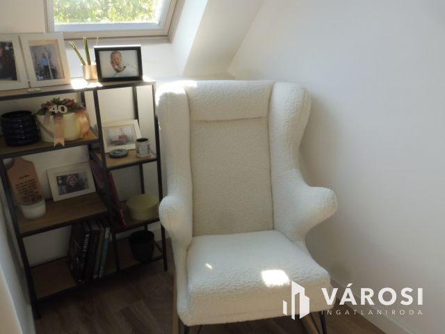 Újszeged legkedveltebb utcájában,minőségi szép lakás eladó.