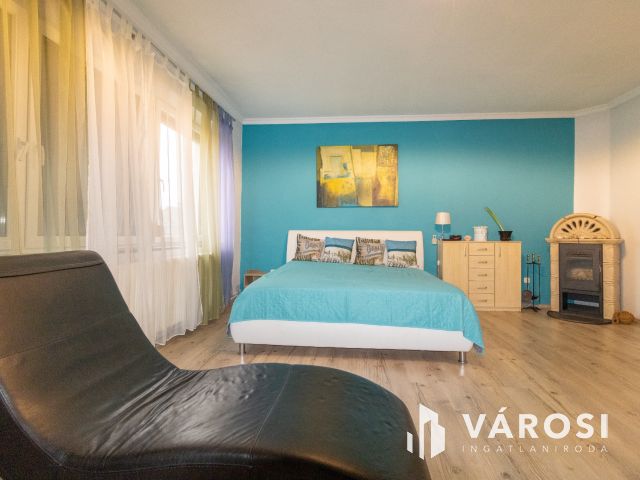 Masszív, kényelmes családi ház Gyulavári központjában