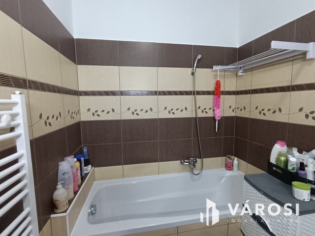 Újszerű ikerház fél Szigetszentmártonban!