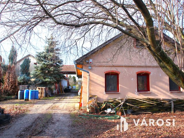 Egy lakóingatlan + egy gyártó üzem, értékes ipari területen