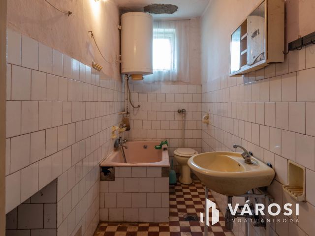 Felújítandó 2 szobás családi ház Újkígyóson