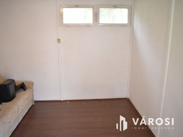 Városerdei felújított, téliesített nyaraló!