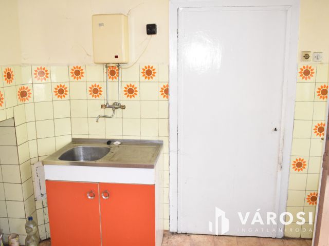 Egyedi stílus, tégla falazat, tágas terek Eleken!