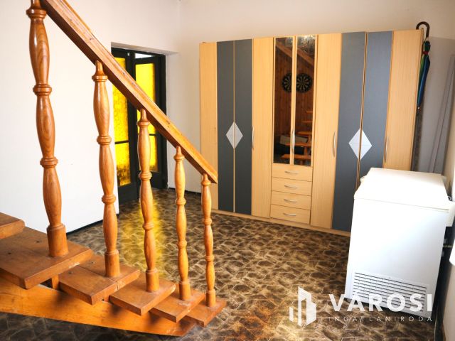 Répcelak központi,csendes,2 gener. felújítandó szintes ház