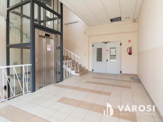 Felszerelt, berendezett, 21 m2-es fogászati rendelő Újbudán