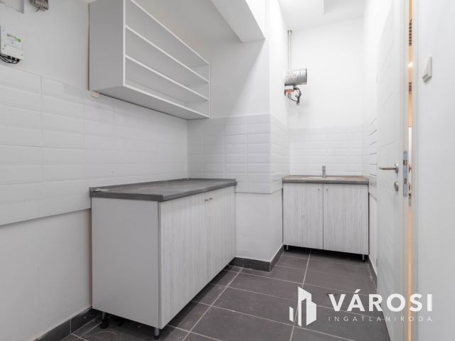 26 m2-es fogászati rendelő felszerelve, berendezve Újbudán