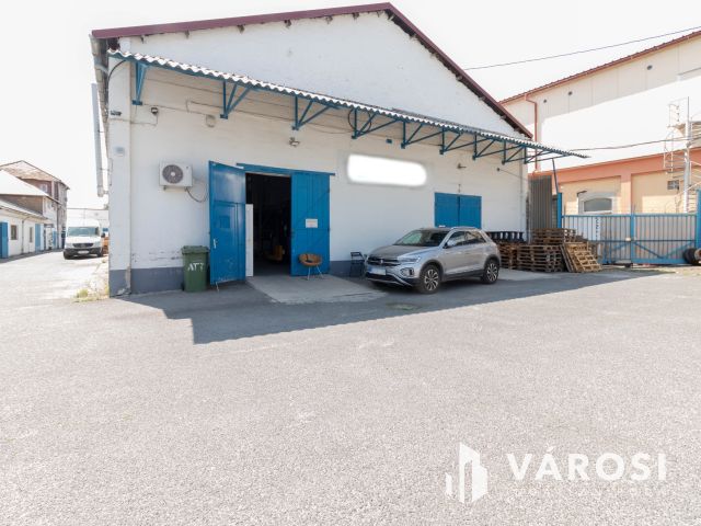 600 m2-es raktár polcrendszerrel, irodával, mosdóval kiadó