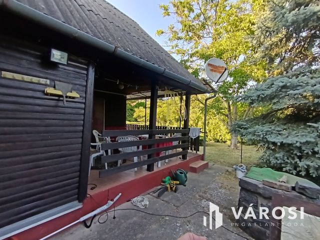 Vizparthoz közeli nyaraló eladó Dömsödön Pest megyében!