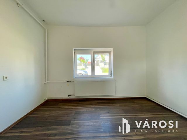 Eladó családi ház Enyingen – nagy telek, sok lehetőség!