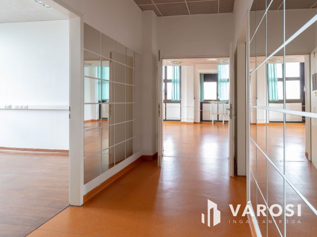 Csepel HÉV állomástól 2 percre 132 m2-es irodablokk kiadó