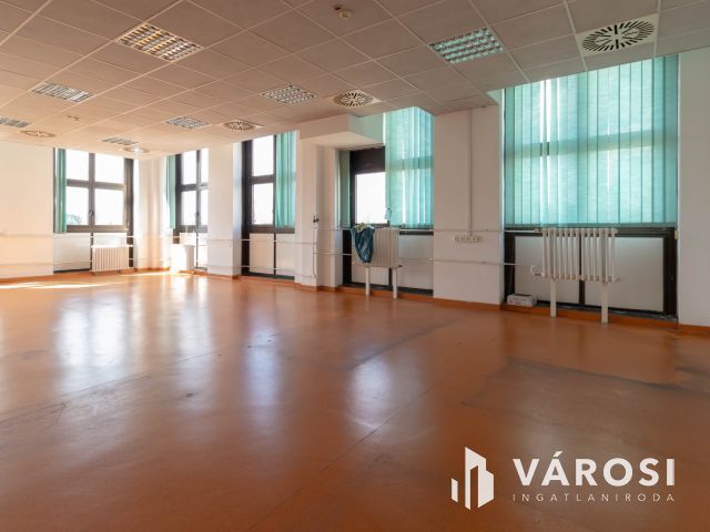 Csepel HÉV állomástól 2 percre 132 m2-es irodablokk kiadó