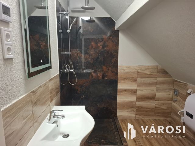 Két lakás egyben, kiváló befektetés Siófok szívében