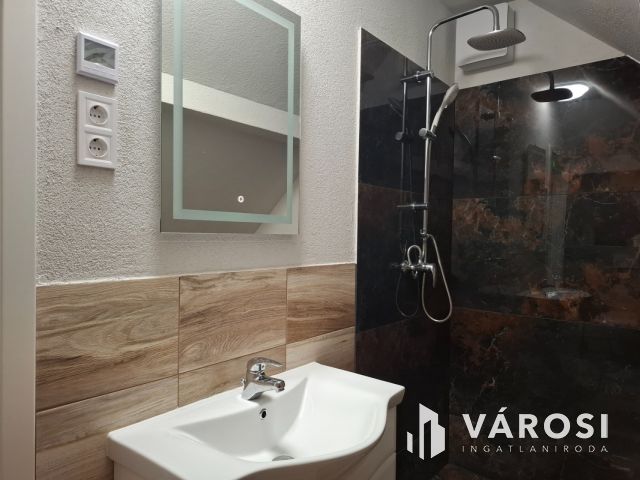 Két lakás egyben, kiváló befektetés Siófok szívében