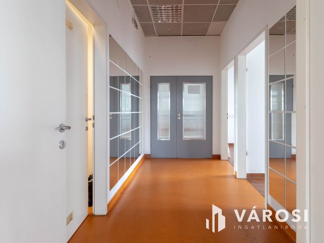 132 m2-es üzlet/bemutatóterem Csepel HÉV-állomástól 2 percre