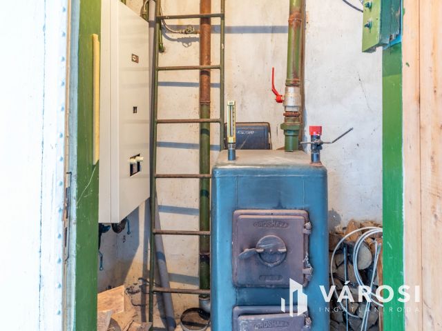 Kis családi ház Újváriban