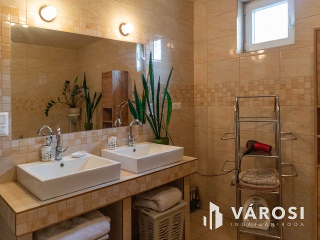 Kiváló lokáció, sokoldalúan hasznosítható ingatlan