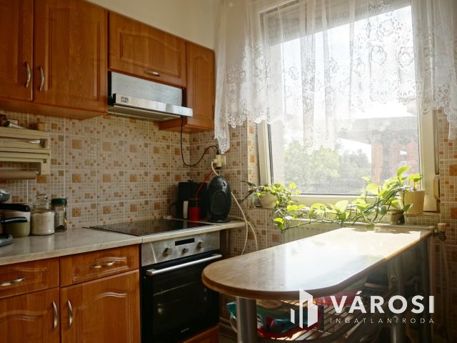 Kiváló házikó, idilli környezetben!