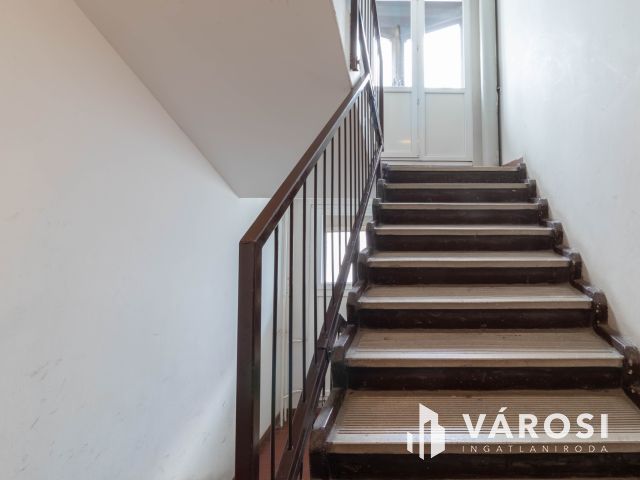 67 m2-es, 3 szobás, étkezős, erkélyes, jó állapotú lakás