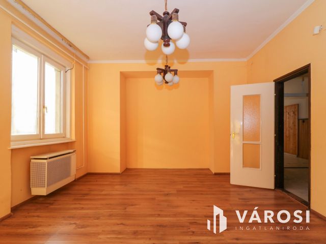 Eladó egy sokoldalúan hasznosítható ingatlan Orosházán!