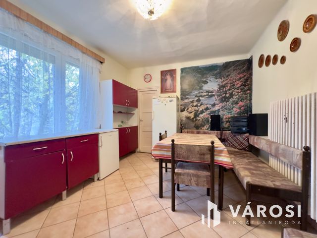 Kazinczy úton felújítandó családi ház eladó!