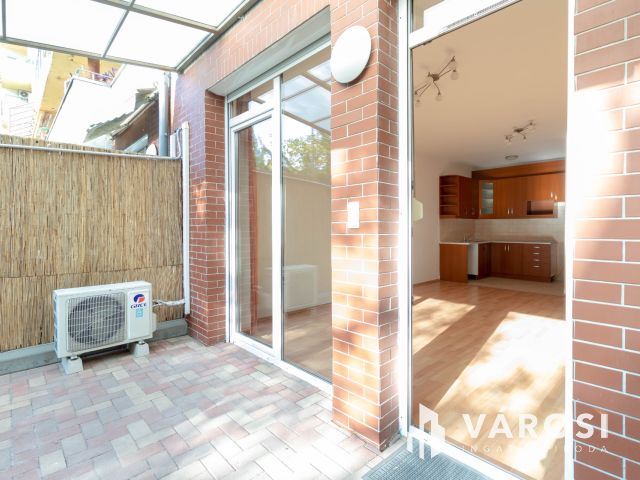 Teraszos, kiskertes 37 m2-es álomlakás eladó Pesterzsébeten