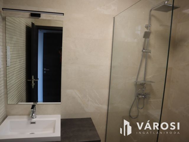 2 lakásos kiváló ikerfél Siófok-Sóstón eladó