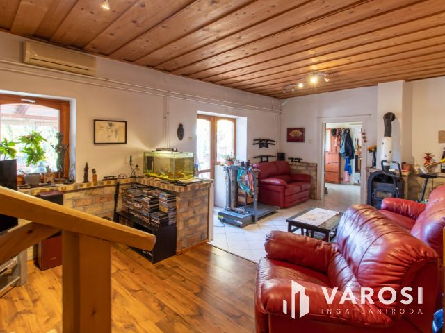 A múlt hangulata, a jelen kényelme Tinnyén