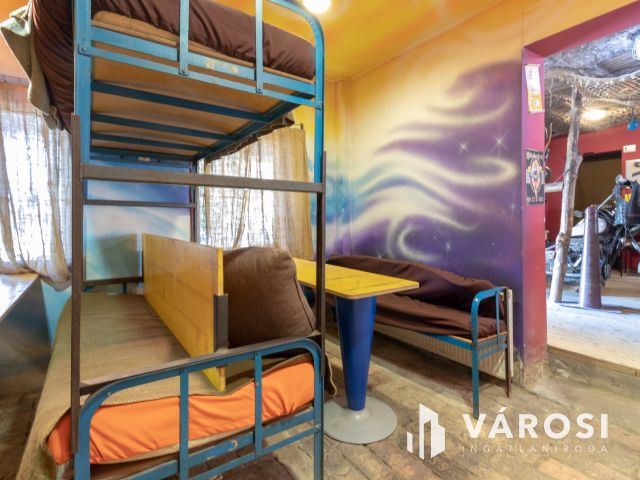 Többfunkciós, tágas, 250 m2-es családi ház Simontornyán