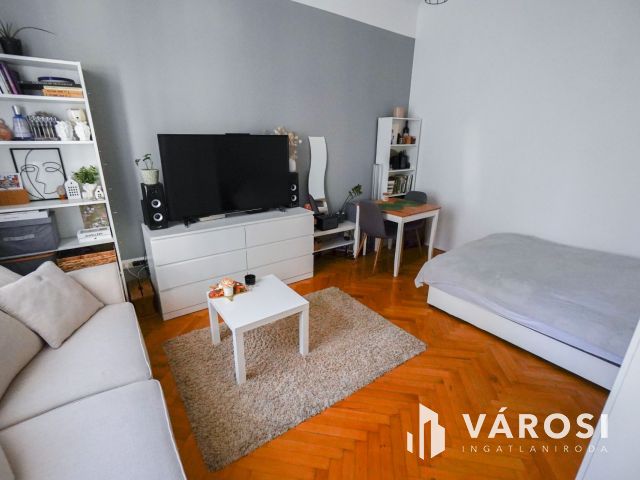 Felújított lakás a Flórián tér szomszédságában!