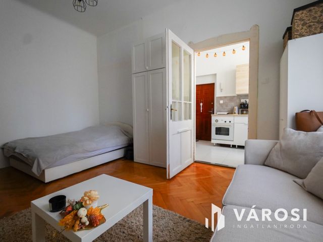 Felújított lakás a Flórián tér szomszédságában!