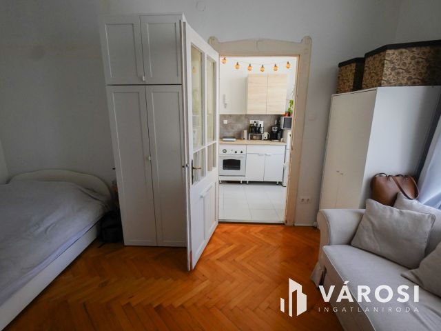 Felújított lakás a Flórián tér szomszédságában!