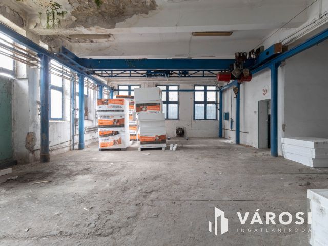 3018 m2-es raktár eladó a XXI. ker-ben, Csepel ipari részén