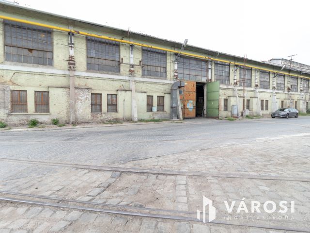 3018 m2-es raktár eladó a XXI. ker-ben, Csepel ipari részén