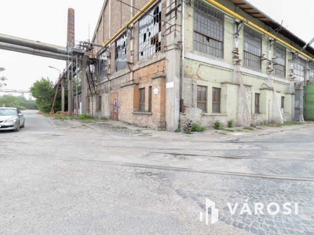 3018 m2-es raktár eladó a XXI. ker-ben, Csepel ipari részén