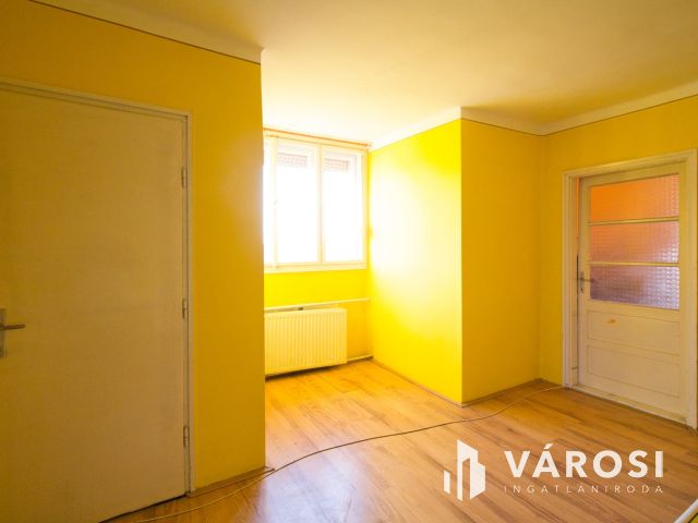 Gádoroson a falusi csend.