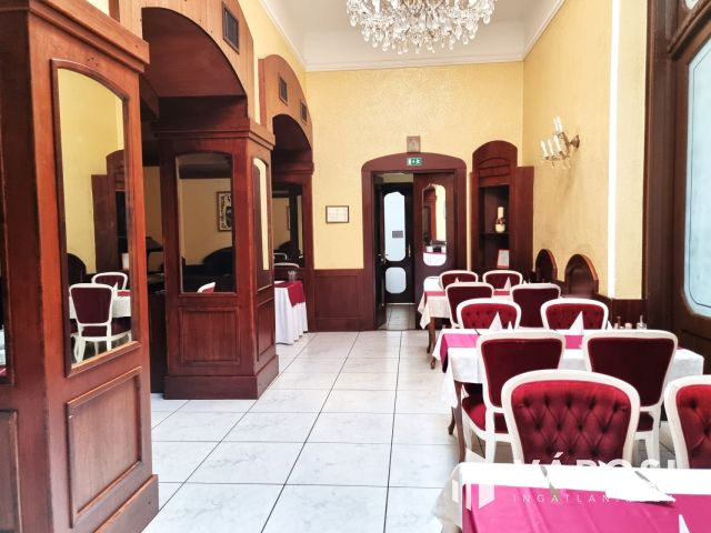 Kétszintes szállodai komplexum Békéscsaba szívében