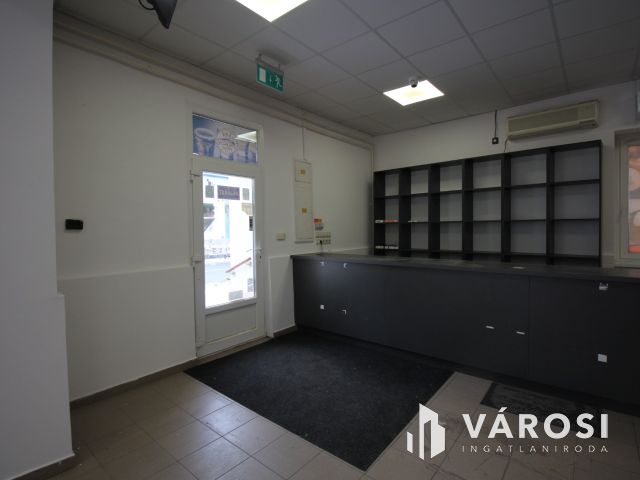 Belvárosi üzlethelyiséget kínálok kiadásra